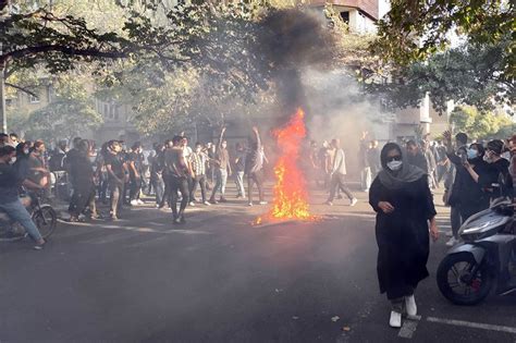 A Protestos de 2022 na História Contemporânea Iraniana: Uma Análise das Causas e Consequências do Movimento Popular